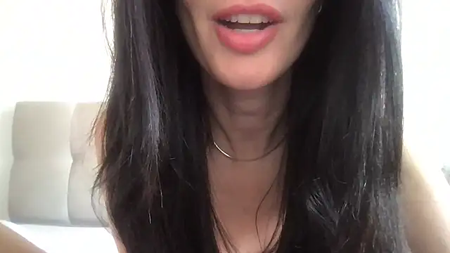 paolajonez online show from December 2025 06:04:01 PM