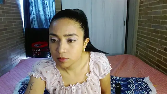 helenacyruss online show from October 2025 05:35:01 PM