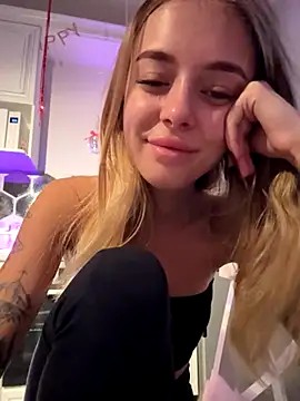 Snapshot of enjoy_my_beauty chatting on October 2025 05:33:01 AM enjoy my beauty online show from October 2025 05:33:01 AM