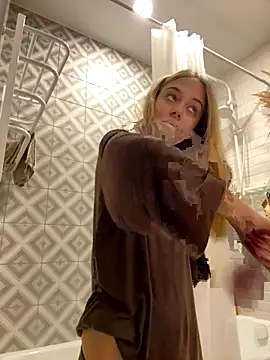 Snapshot of enjoy_my_beauty chatting on November 2025 05:39:02 AM enjoy my beauty online show from November 2025 05:39:02 AM