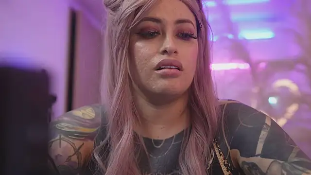 Snapshot of angelacianuro_ chatting on November 2025 01:06:01 AM angelacianuro online show from November 2025 01:06:01 AM