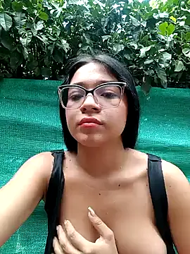 -VICKKY online show from January 2025 01:02:02 PM