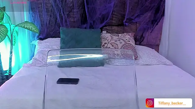 tiffany becker online show from October 2025 11:55:02 AM