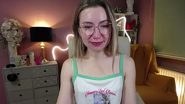 Mia Tasty online show from December 2024 03:05:02 PM