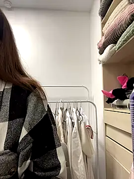 AnaWest online show from September 2025 06:01:02 AM