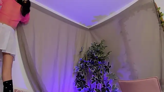 Snapshot of BonnieCute_ chatting on October 2025 11:48:02 PM BonnieCute online show from October 2025 11:48:02 PM