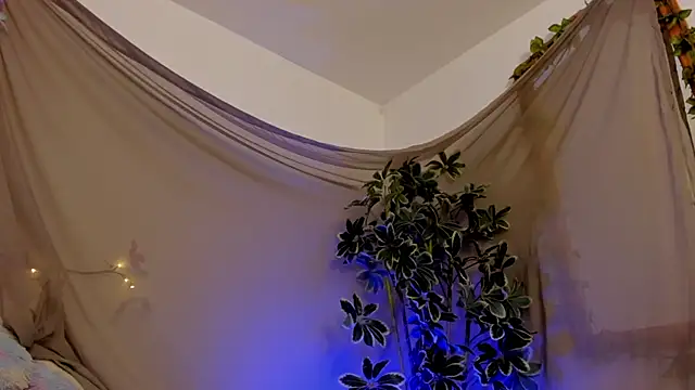 Snapshot of BonnieCute_ chatting on October 2025 11:47:01 PM BonnieCute online show from October 2025 11:47:01 PM