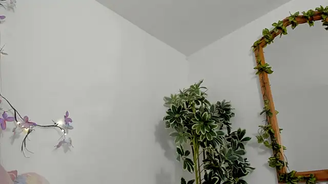 Snapshot of BonnieCute_ chatting on October 2025 11:48:02 PM BonnieCute online show from October 2025 11:48:02 PM