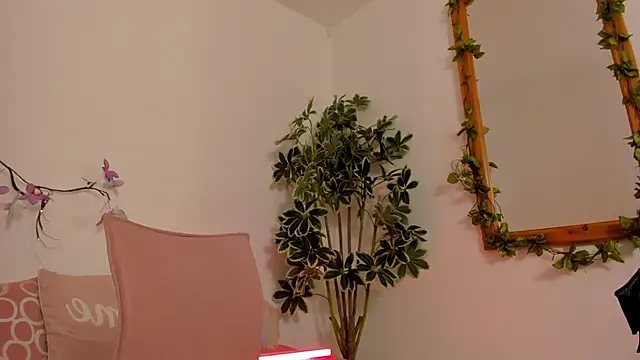 Snapshot of BonnieCute_ chatting on October 2025 12:32:02 AM BonnieCute online show from October 2025 12:32:02 AM