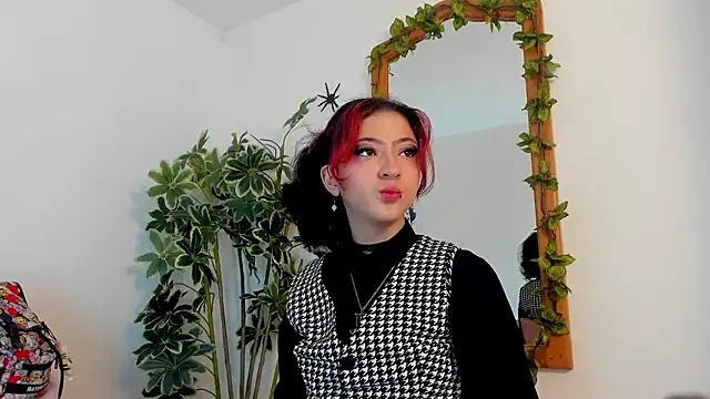 Snapshot of BonnieCute_ chatting on November 2025 11:37:01 PM BonnieCute online show from November 2025 11:37:01 PM