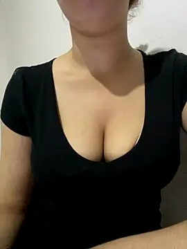 Snapshot of farah-36 chatting on November 2025 11:16:02 PM farah-36 online show from November 2025 11:16:02 PM