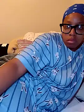 Snapshot of madamsensuale chatting on December 2024 12:32:02 AM madamsensuale online show from December 2024 12:32:02 AM