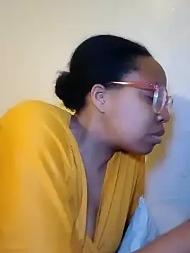 Snapshot of madamsensuale chatting on February 2025 04:46:02 AM madamsensuale online show from February 2025 04:46:02 AM