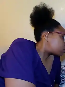 Snapshot of madamsensuale chatting on February 2025 02:01:01 AM madamsensuale online show from February 2025 02:01:01 AM