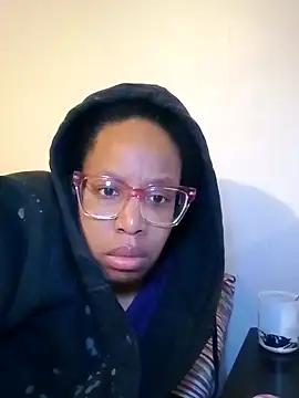 Snapshot of madamsensuale chatting on February 2025 06:15:02 AM madamsensuale online show from February 2025 06:15:02 AM