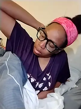 Snapshot of madamsensuale chatting on March 2025 06:33:02 AM madamsensuale online show from March 2025 06:33:02 AM