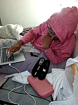 Snapshot of madamsensuale chatting on November 2025 03:01:01 AM madamsensuale online show from November 2025 03:01:01 AM