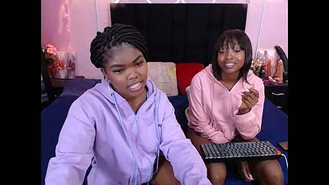 AdelynYasmin online show from September 2025 03:28:01 PM