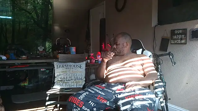 Snapshot of bigshh8 chatting on November 2025 06:29:01 PM bigshh8 online show from November 2025 06:29:01 PM