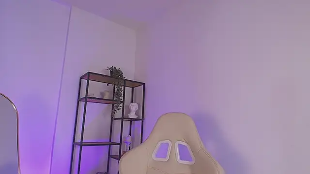 Snapshot of FoxieJullia chatting on January 2025 12:04:02 PM FoxieJullia online show from January 2025 12:04:02 PM