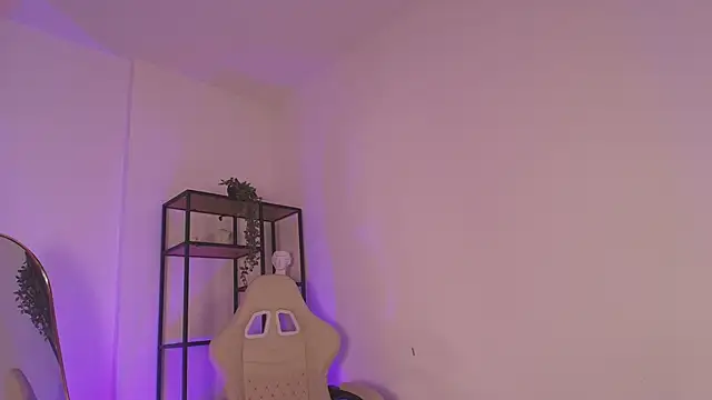 Snapshot of FoxieJullia chatting on January 2025 06:31:02 AM FoxieJullia online show from January 2025 06:31:02 AM