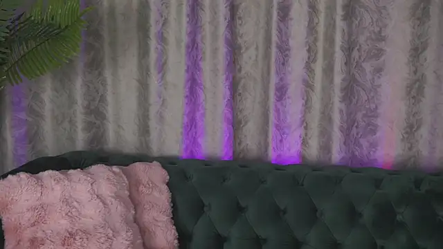 Snapshot of FoxieJullia chatting on February 2025 07:41:01 AM FoxieJullia online show from February 2025 07:41:01 AM