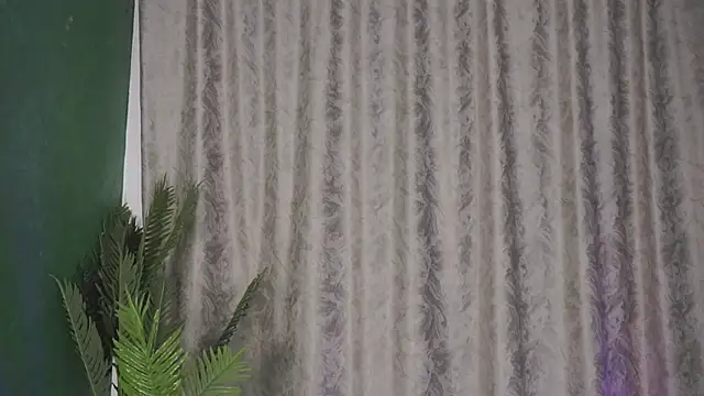 Snapshot of FoxieJullia chatting on February 2025 07:37:02 AM FoxieJullia online show from February 2025 07:37:02 AM