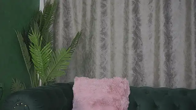 Snapshot of FoxieJullia chatting on March 2025 05:11:02 AM FoxieJullia online show from March 2025 05:11:02 AM