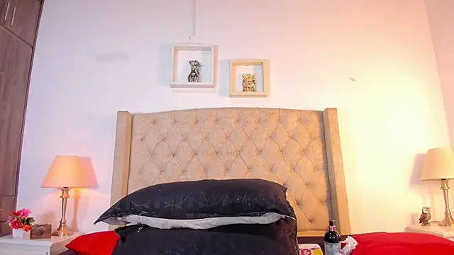 allisson m online show from October 2025 12:13:02 PM