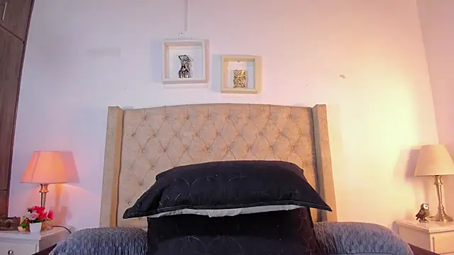 allisson m online show from October 2025 12:09:01 PM