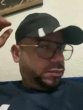 Snapshot of rich0431 chatting on December 2024 06:52:02 AM rich0431 online show from December 2024 06:52:02 AM