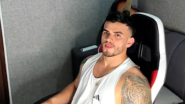 Snapshot of Ricardogo19 chatting on November 2025 01:05:01 AM Ricardogo19 online show from November 2025 01:05:01 AM