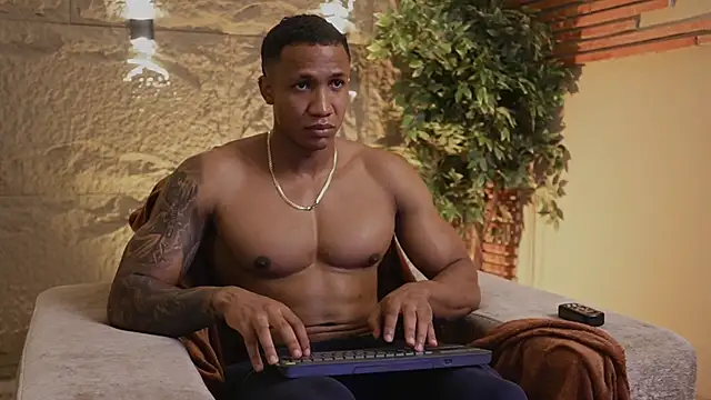 Logan Varela online show from October 2025 06:32:01 PM