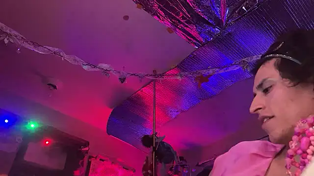 gurlnips online show from February 2025 11:19:02 AM