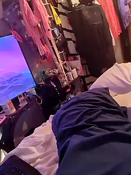 gurlnips online show from February 2025 12:17:01 AM