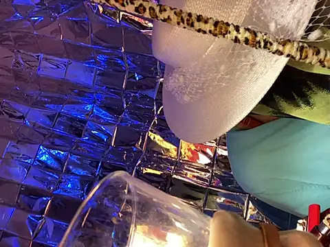 gurlnips online show from February 2025 10:07:01 AM