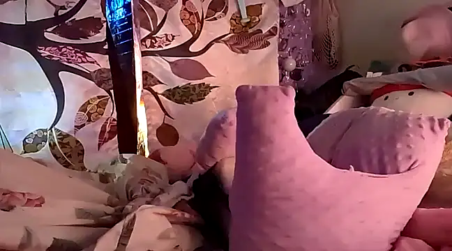 gurlnips online show from February 2025 02:54:02 PM