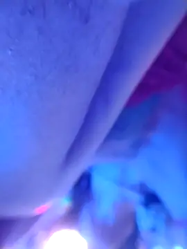 gurlnips online show from September 2025 11:04:02 AM