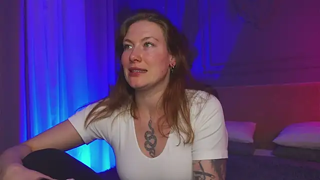 Snapshot of Liv_Fay chatting on October 2025 03:31:01 PM Liv Fay online show from October 2025 03:31:01 PM