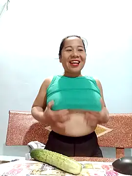 Snapshot of Queen_18200 chatting on January 2025 01:47:02 AM Queen 18200 online show from January 2025 01:47:02 AM