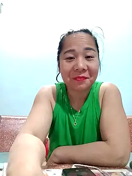 Snapshot of Queen_18200 chatting on January 2025 04:20:01 AM Queen 18200 online show from January 2025 04:20:01 AM