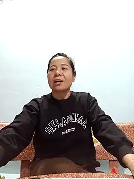 Snapshot of Queen_18200 chatting on January 2025 08:43:02 AM Queen 18200 online show from January 2025 08:43:02 AM