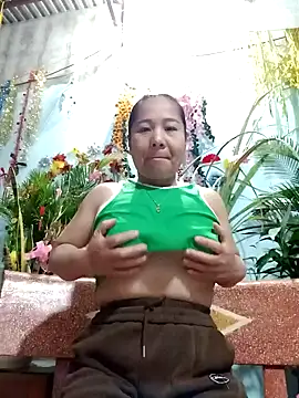 Snapshot of Queen_18200 chatting on January 2025 02:25:01 AM Queen 18200 online show from January 2025 02:25:01 AM