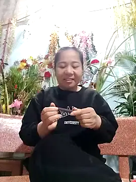 Snapshot of Queen_18200 chatting on January 2025 07:35:02 AM Queen 18200 online show from January 2025 07:35:02 AM