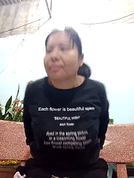 Snapshot of Queen_18200 chatting on February 2025 05:41:01 AM Queen 18200 online show from February 2025 05:41:01 AM