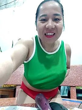 Snapshot of Queen_18200 chatting on February 2025 04:20:01 AM Queen 18200 online show from February 2025 04:20:01 AM