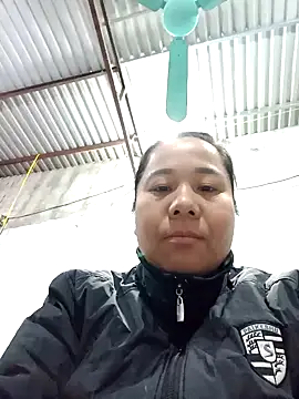 Snapshot of Queen_18200 chatting on March 2025 12:28:02 AM Queen 18200 online show from March 2025 12:28:02 AM