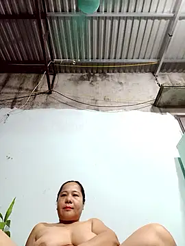 Snapshot of Queen_18200 chatting on October 2025 10:19:01 PM Queen 18200 online show from October 2025 10:19:01 PM