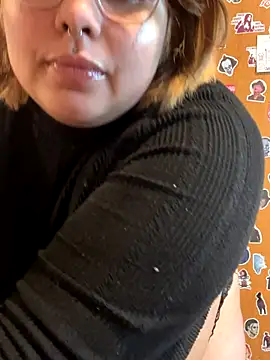 Snapshot of CrisyFerreira chatting on October 2025 02:21:01 AM CrisyFerreira online show from October 2025 02:21:01 AM