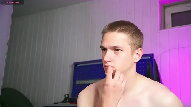 dustyn fox online show from October 2025 04:36:02 PM